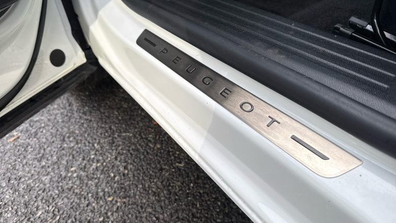 Peugeot 2008 100kW GT Premium 50kWh 5dr Auto Electric Estate